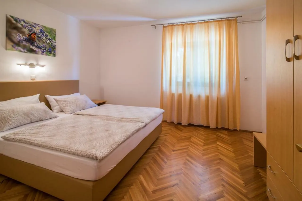 Apartments Marija & Anton Malinska 0*,
